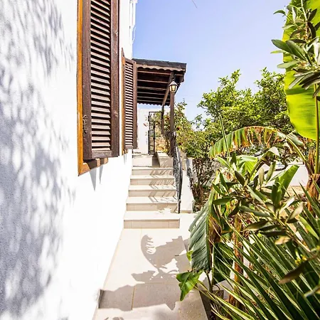 Invigorating With Balcony, Terrace And Backyard In Bodrum 펜션